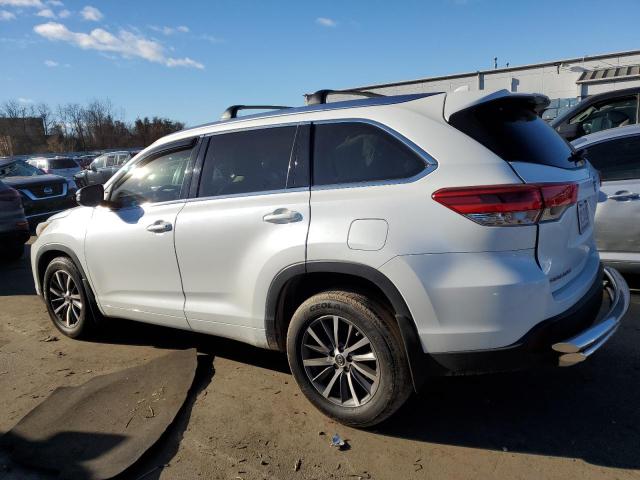 5TDJZRFH5JS496858 - 2018 TOYOTA HIGHLANDER SE WHITE photo 2