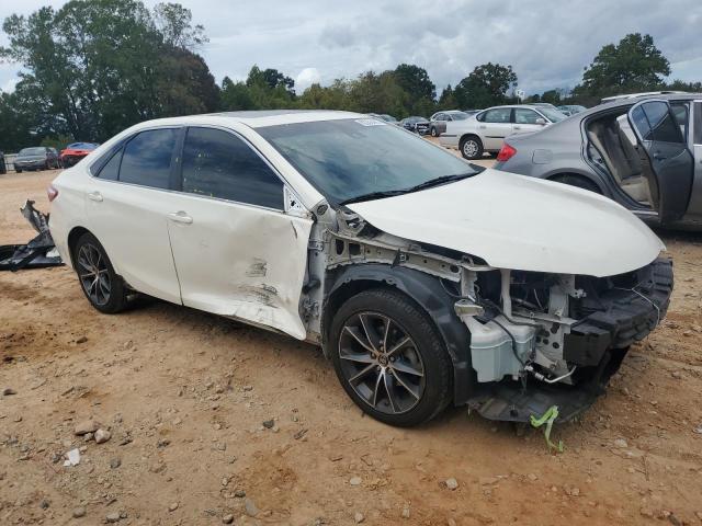 4T1BK1FKXFU568013 - 2015 TOYOTA CAMRY XSE WHITE photo 4