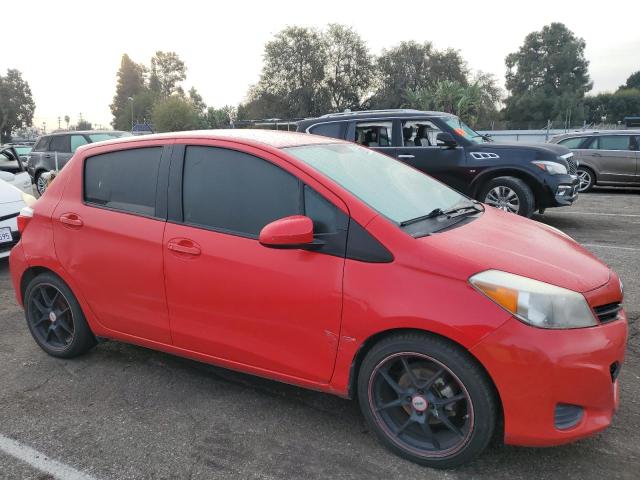 VNKKTUD37EA002347 - 2014 TOYOTA YARIS RED photo 4