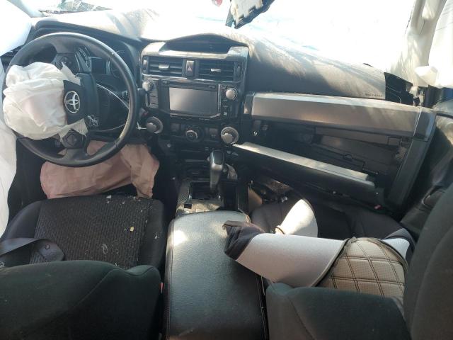 JTEBU5JR9J5598516 - 2018 TOYOTA 4RUNNER SR5/SR5 PREMIUM Srebrny zdjęcie 8