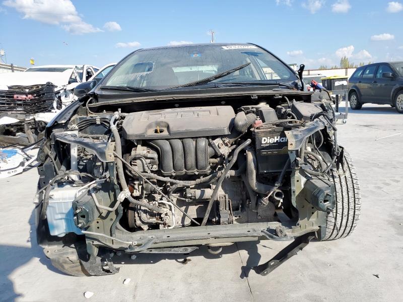 2T1BURHEXJC992592 - 2018 TOYOTA COROLLA L Blau Foto 5