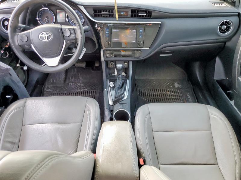 2T1BURHEXJC992592 - 2018 TOYOTA COROLLA L Blau Foto 8