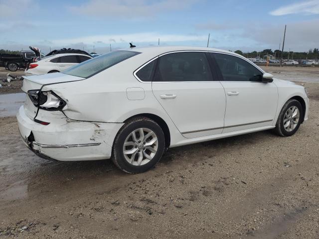 1VWAT7A36HC042726 - 2017 VOLKSWAGEN PASSAT S WHITE photo 3