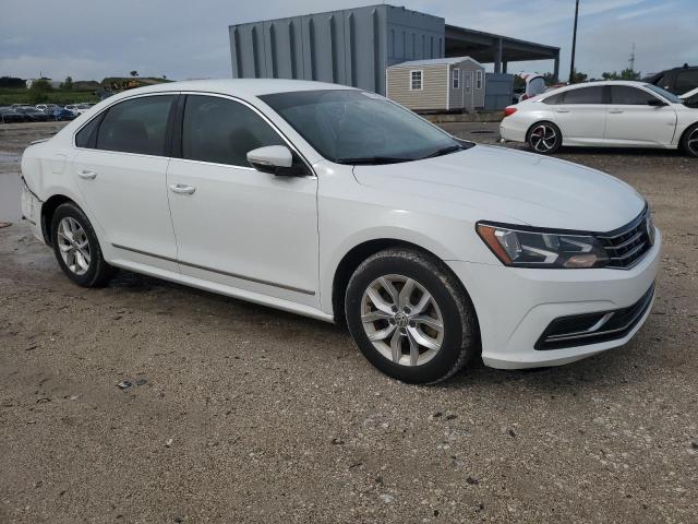 1VWAT7A36HC042726 - 2017 VOLKSWAGEN PASSAT S WHITE photo 4