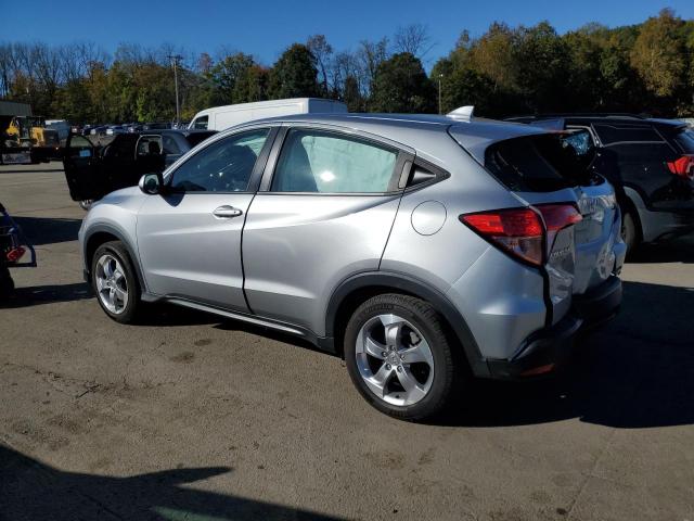 3CZRU6H36JG714980 - 2018 HONDA HR-V LX ვერცხლისფერი ფოტო 2