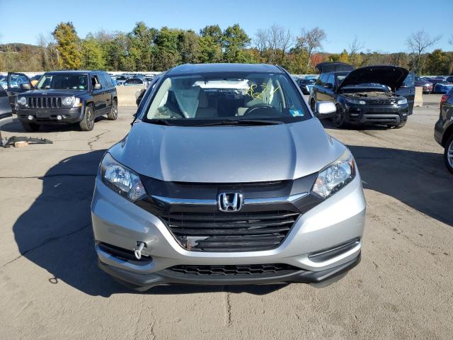 3CZRU6H36JG714980 - 2018 HONDA HR-V LX ვერცხლისფერი ფოტო 5