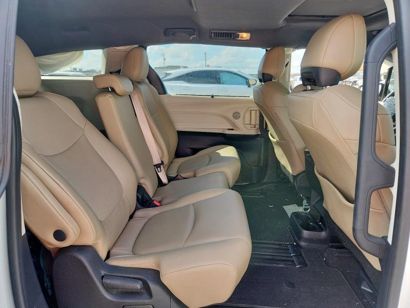 5TDYRKEC9MS039244 - 2021 TOYOTA SIENNA XLE 白色 照片 10