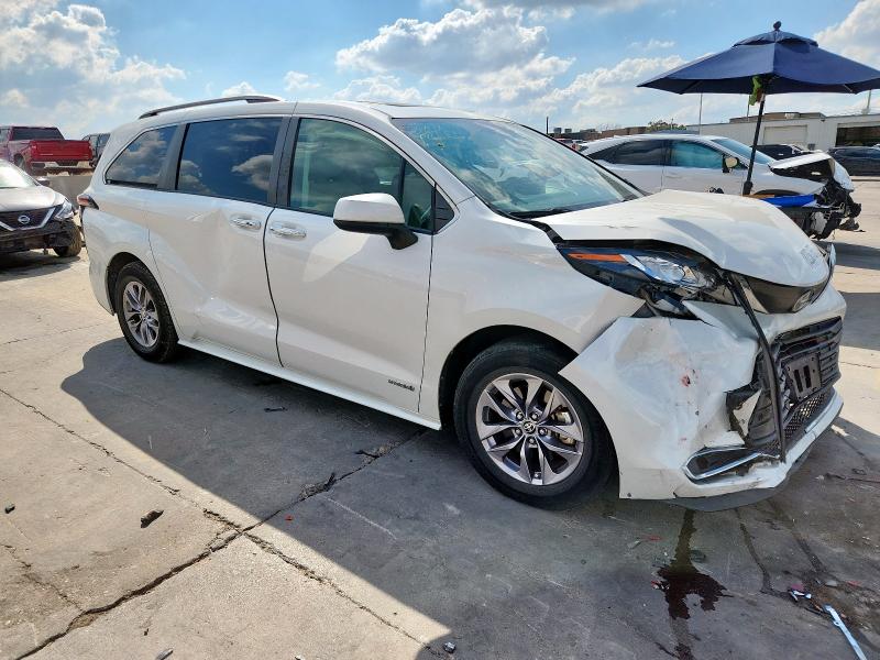 5TDYRKEC9MS039244 - 2021 TOYOTA SIENNA XLE 白色 照片 4