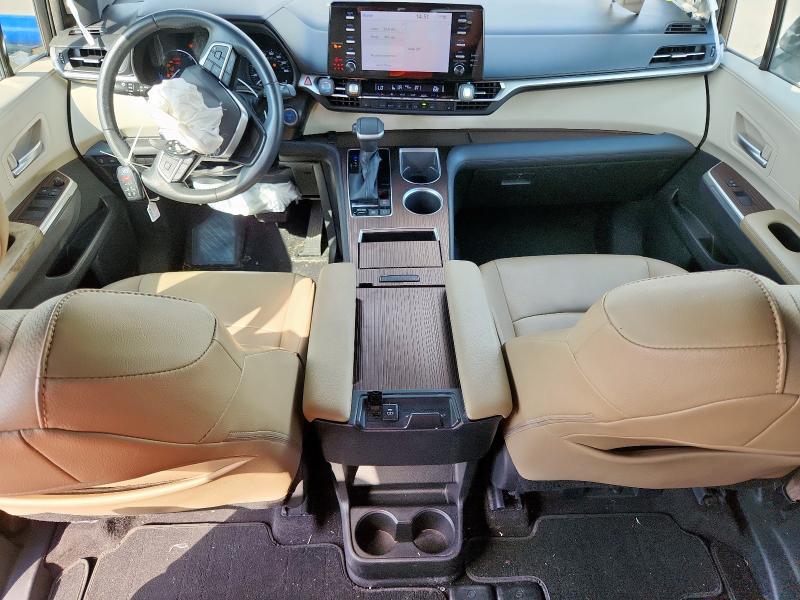 5TDYRKEC9MS039244 - 2021 TOYOTA SIENNA XLE 白色 照片 8