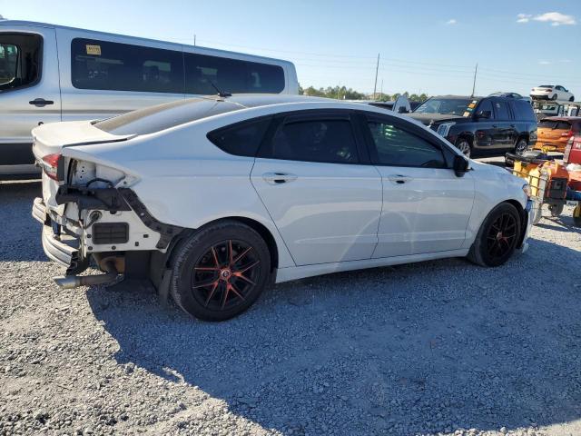 3FA6P0H72JR133566 - 2018 FORD FUSION SE Սպիտակ լուսանկար 3