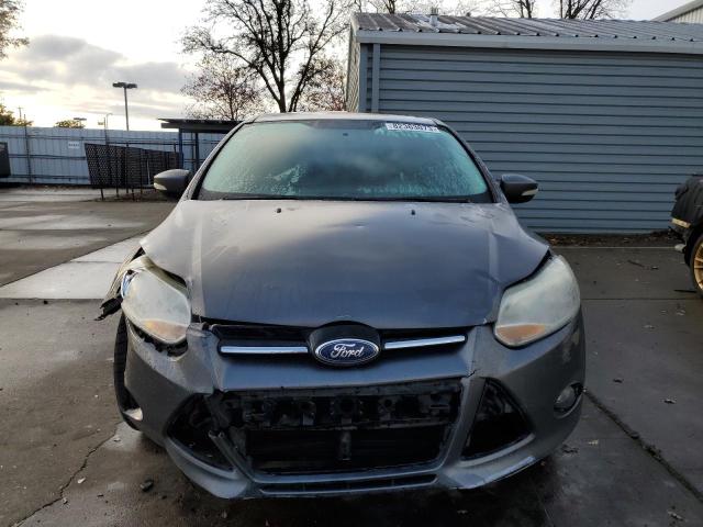 1FAHP3H28CL337496 - 2012 FORD FOCUS SEL GRAY photo 5