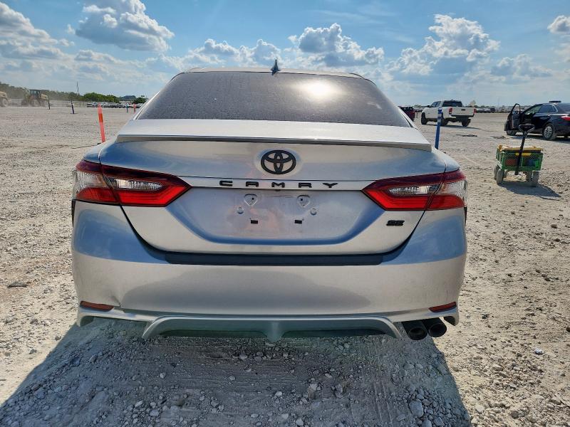 4T1G11AK3PU746832 - 2023 TOYOTA CAMRY SE NIGHT SHADE SILVER photo 6