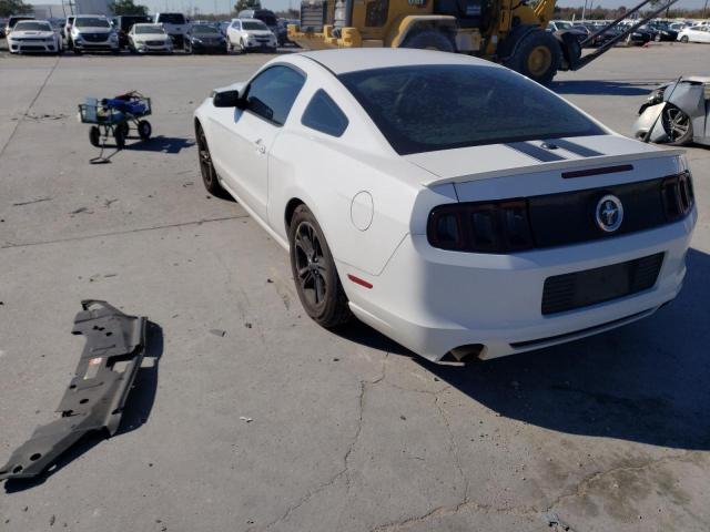 1ZVBP8AM2E5278135 - 2014 FORD MUSTANG WHITE photo 2