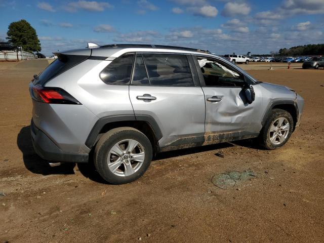 JTMW1RFV8KD018868 - 2019 TOYOTA RAV4 XLE SILVER photo 3