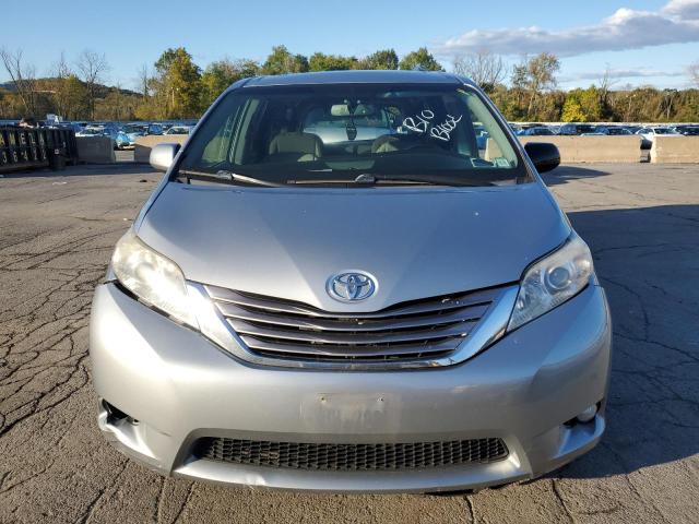 5TDDZ3DCXHS180951 - 2017 TOYOTA SIENNA XLE 银色 照片 5