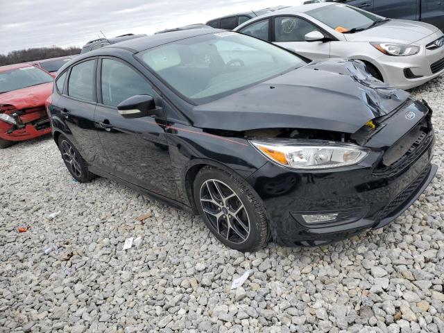 1FADP3K24GL237800 - 2016 FORD FOCUS SE BLACK photo 4