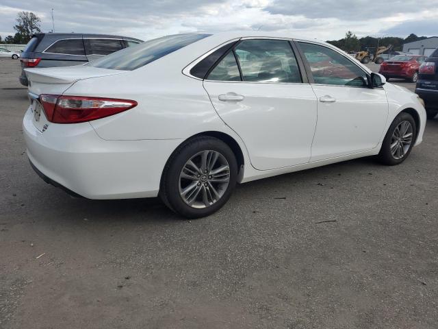 4T1BF1FK4FU901066 - 2015 TOYOTA CAMRY LE თეთრი ფოტო 3