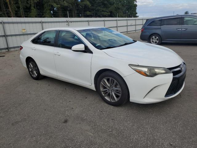4T1BF1FK4FU901066 - 2015 TOYOTA CAMRY LE თეთრი ფოტო 4