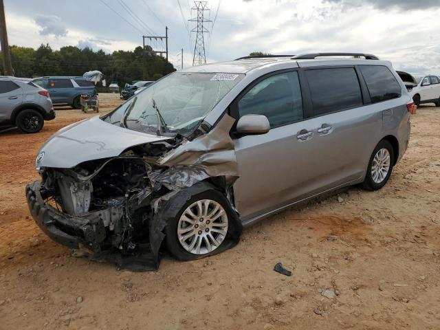 2017 TOYOTA SIENNA XLE, 