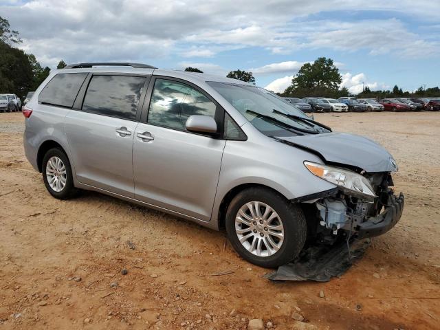 5TDYZ3DC2HS837100 - 2017 TOYOTA SIENNA XLE SILVER photo 4