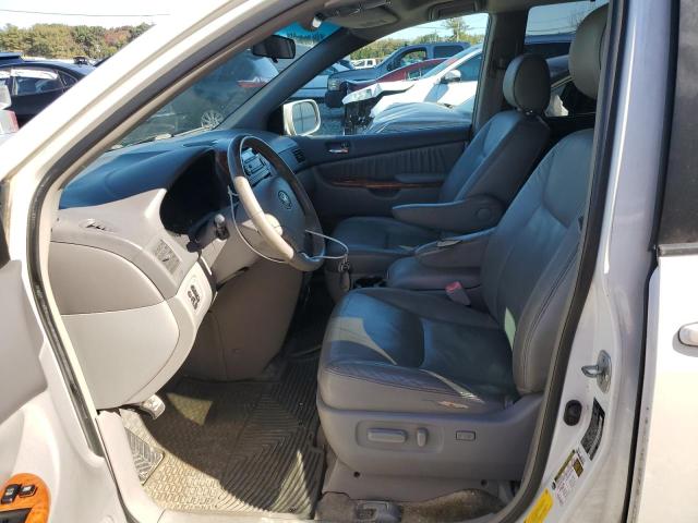 5TDBK22C48S013140 - 2008 TOYOTA SIENNA XLE WHITE photo 7