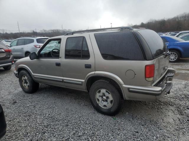 1GNDT13WXW2183443 - 1998 CHEVROLET BLAZER BEIGE photo 2