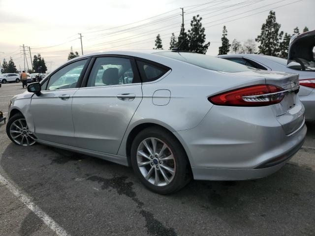 3FA6P0H78HR142735 - 2017 FORD FUSION SE SILVER photo 2