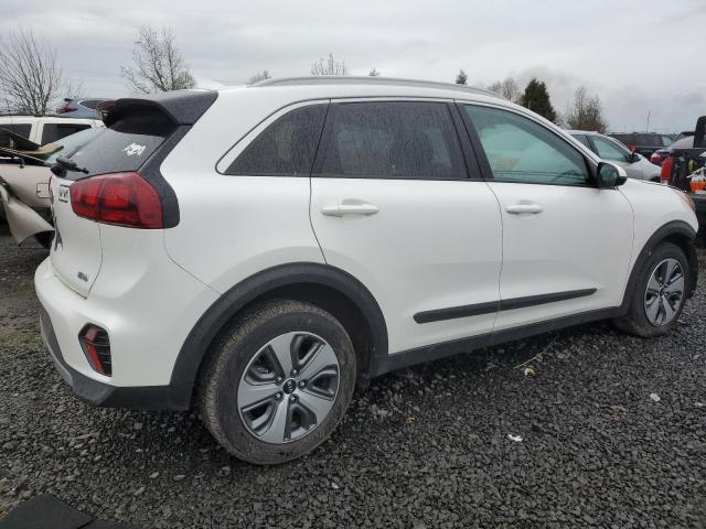 KNDCB3LC4M5470135 - 2021 KIA NIRO LX WHITE photo 3