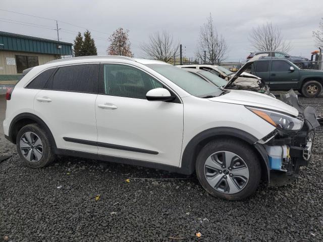 KNDCB3LC4M5470135 - 2021 KIA NIRO LX WHITE photo 4