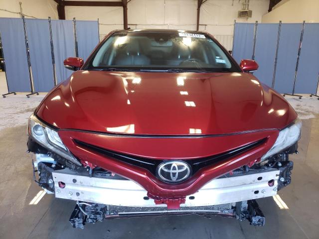 4T1B61HK1JU581923 - 2018 TOYOTA CAMRY XSE RED photo 5