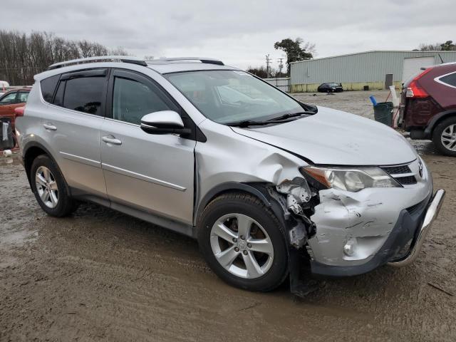 2T3RFREVXEW146584 - 2014 TOYOTA RAV4 XLE SILVER photo 4