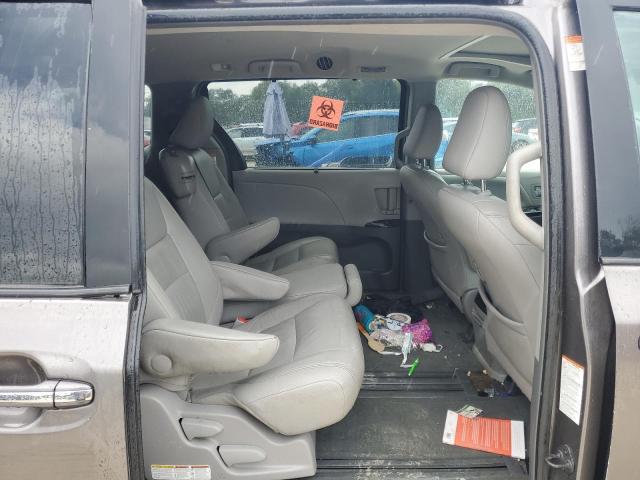 5TDYK3DC9FS578672 - 2015 TOYOTA SIENNA XLE 灰色 照片 11