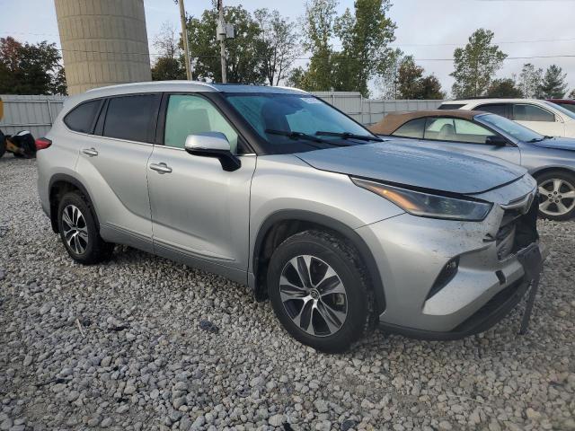 5TDHZRBH3MS148002 - 2021 TOYOTA HIGHLANDER XLE 银色 照片 4