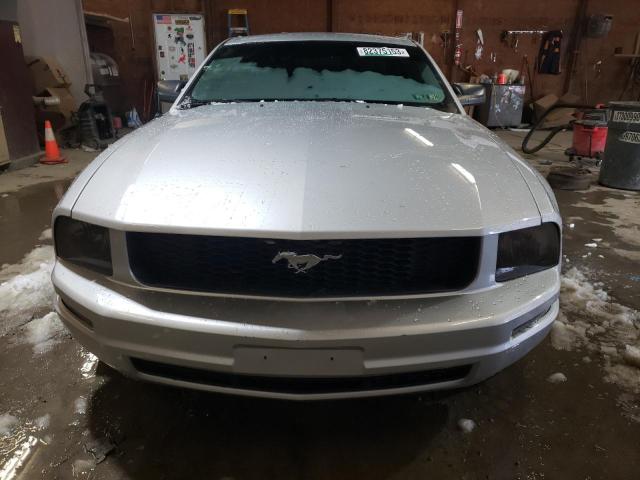 1ZVHT80N385208423 - 2008 FORD MUSTANG SILVER photo 5