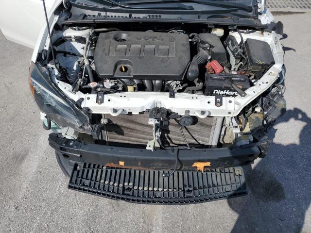 5YFBURHE1JP835579 - 2018 TOYOTA COROLLA L WHITE photo 11