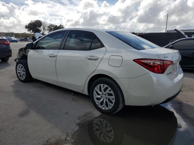 5YFBURHE1JP835579 - 2018 TOYOTA COROLLA L WHITE photo 2