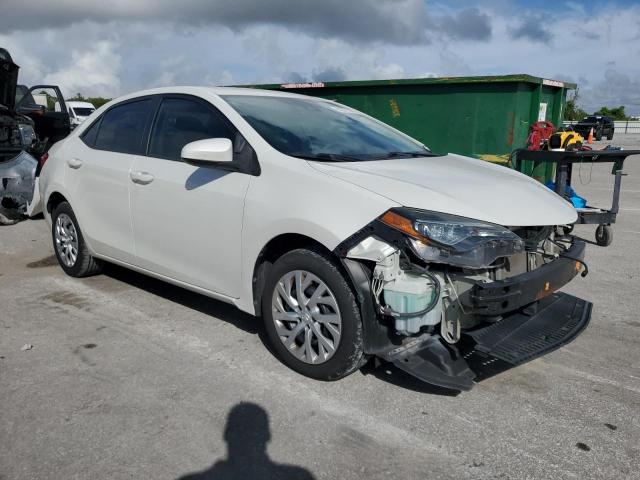 5YFBURHE1JP835579 - 2018 TOYOTA COROLLA L WHITE photo 4