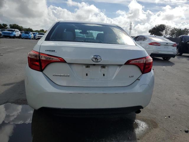 5YFBURHE1JP835579 - 2018 TOYOTA COROLLA L WHITE photo 6