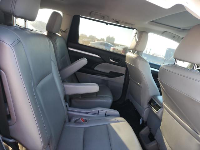 5TDKKRFHXGS146014 - 2016 TOYOTA HIGHLANDER XLE Plata foto 11