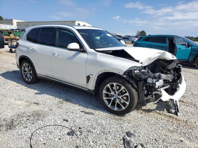 5UX23EU09R9W08369 - 2024 BMW X5 XDRIVE40I WHITE photo 4