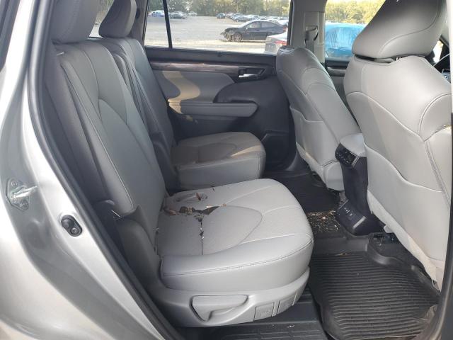 5TDKDRAHXPS019703 - 2023 TOYOTA HIGHLANDER L Silber Foto 10