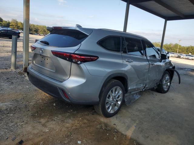 5TDKDRAHXPS019703 - 2023 TOYOTA HIGHLANDER L Silber Foto 3
