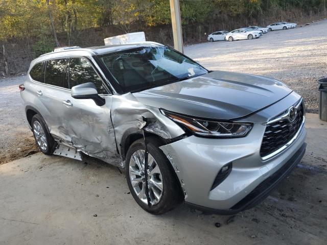 5TDKDRAHXPS019703 - 2023 TOYOTA HIGHLANDER L Silber Foto 4