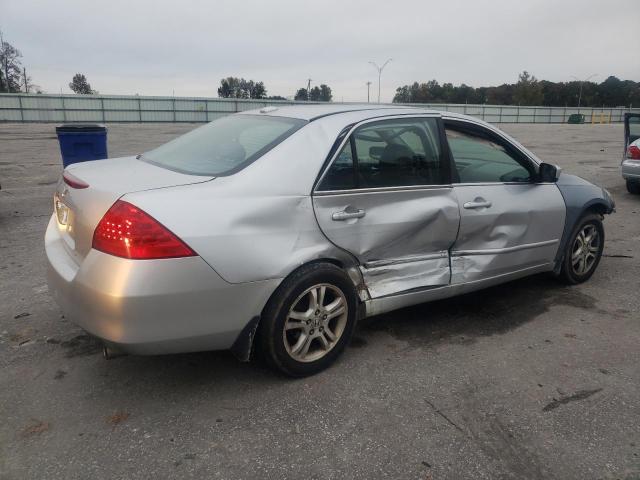 1HGCM56797A105869 - 2007 HONDA ACCORD EX SILVER photo 3