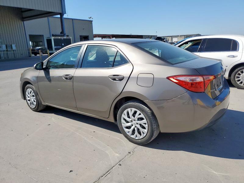 5YFBURHE2JP802316 - 2018 TOYOTA COROLLA L თაფლისფერი ფოტო 2