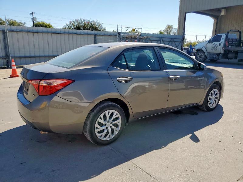 5YFBURHE2JP802316 - 2018 TOYOTA COROLLA L თაფლისფერი ფოტო 3