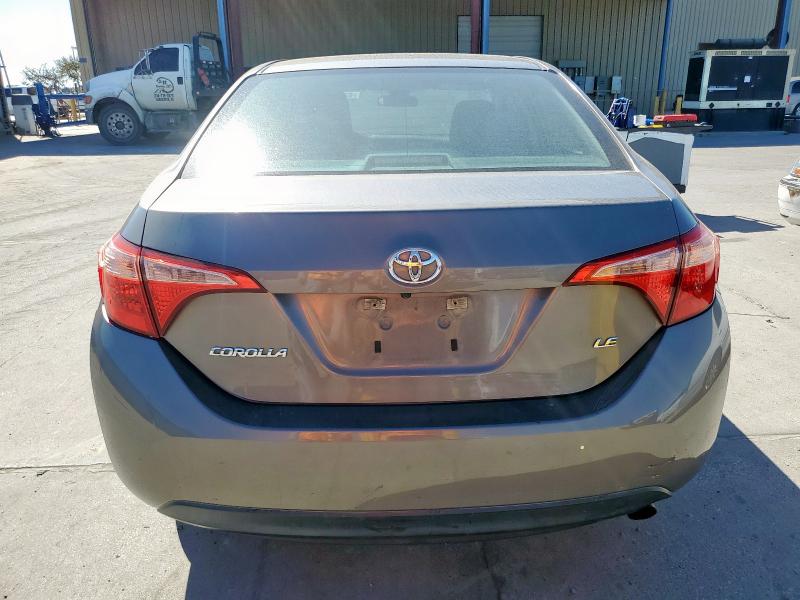 5YFBURHE2JP802316 - 2018 TOYOTA COROLLA L თაფლისფერი ფოტო 6