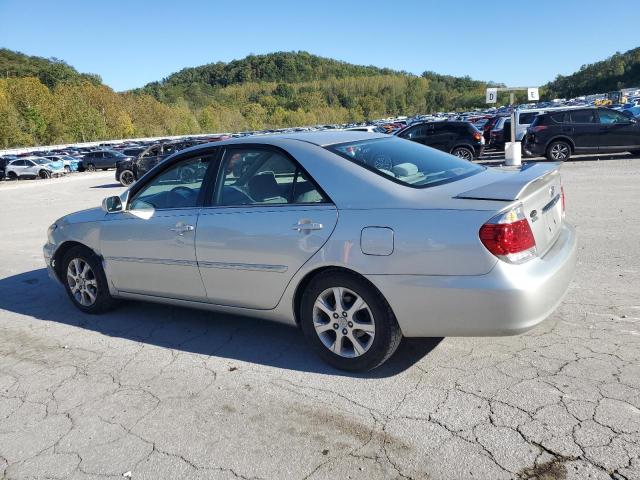 4T1BE32K55U961764 - 2005 TOYOTA CAMRY LE SILVER photo 2