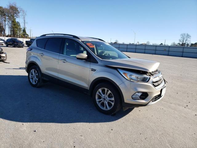 1FMCU9GD2JUC08496 - 2018 FORD ESCAPE SE BEIGE photo 4