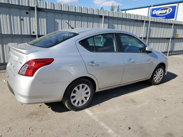 3N1CN7AP6JK431247 - 2018 NISSAN VERSA S SILVER photo 3